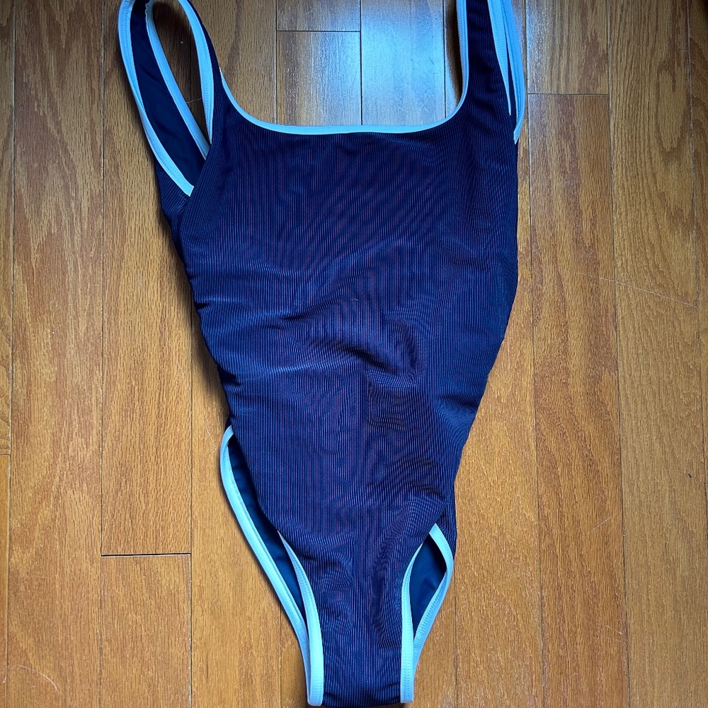 LainSnow one piece swimsuit size small NWOT